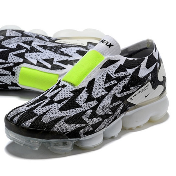 nike air vapormax flyknit moc 2 triple black